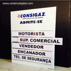 Placa para vaga de emprego Chapa de aluminio 55cm x 75cm 4x0 - colorido frente Adesivo vinil Perfil de aluminio placas de vagas em pvc